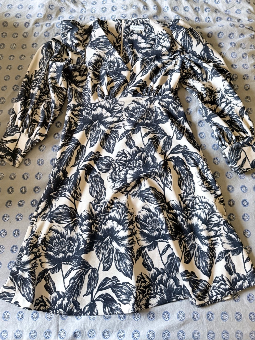 Calvin Klein Black and Beige Floral Print Long-Sleeve Dress Size 8